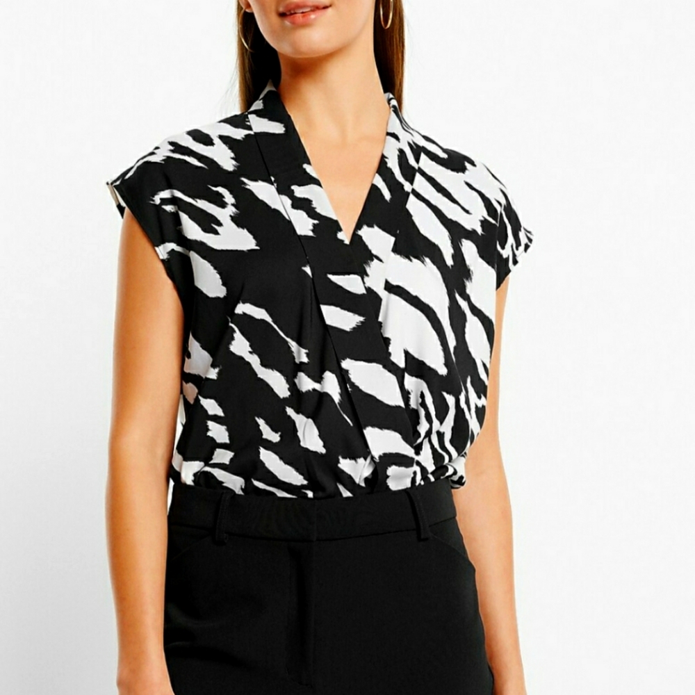 Printed V-Neck Pleated Shoulder Gramercy Bodysuit